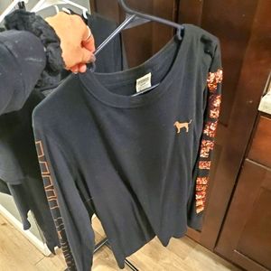 Black long-sleeved shirt